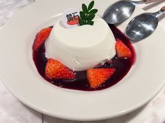意式奶冻佐自制莓果酱-SPOILER 黄石·全时段融合西餐(中华城店)