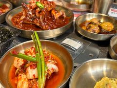 -草家酱蟹炭火烤肉店(珲春南路二店)