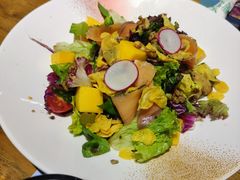 烟熏三文鱼沙律-绿茵阁(江南西路店)