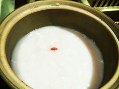 -东巴婆婆云南鱼豆花火锅(大东门店)