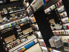 -钟书阁(群光广场店)