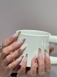 -花岐款式专研健康美甲沙龙