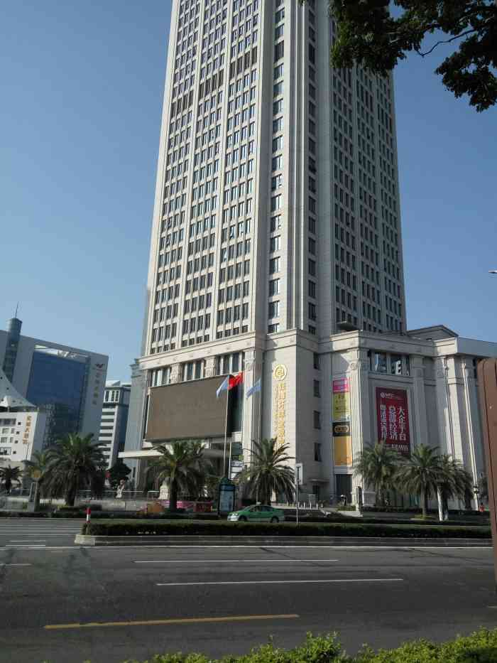 钰海环球金融中心-"来环球中心的建行办事,人不多,大堂经理是.
