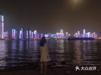 「润·THE ROOF」 景点介绍：夜景拍摄非常好看