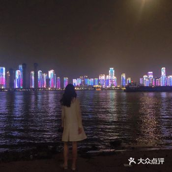 「润·THE ROOF」 景点介绍：夜景拍摄非常好看
