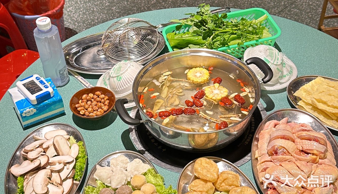 减脂人狂喜！这家鸡煲太鲜嫩了！怒吃整只