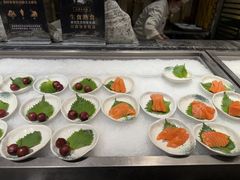 -雍容荟活帝王蟹活龙虾自助(苏宁旗舰店)