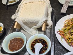 -靠山屯东北农家菜(八龙桥雅苑店)