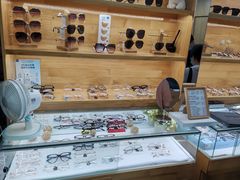 -MiRi眼镜连锁·蔡司·尼康控优点合作店(莘庄店)