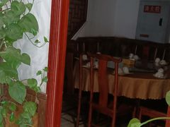 -黄桷树曹家私房菜(江与城店)