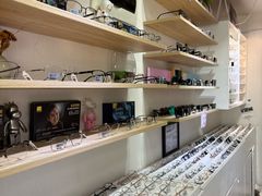 -天空之镜眼镜店蔡司依视路授权店(天通苑店)