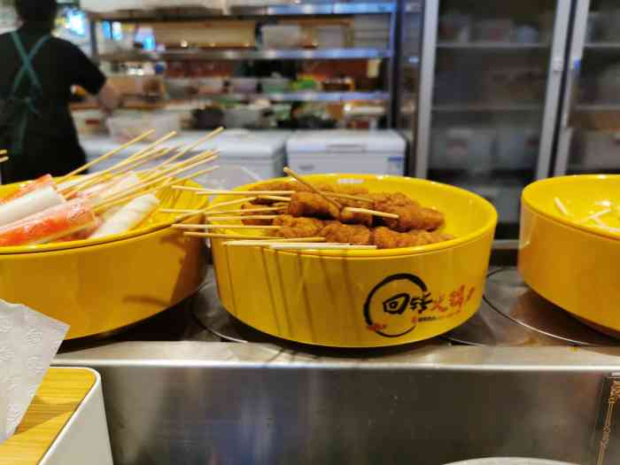 合肥路佳世客二楼,美食广场里头,有个小火锅涮涮串,经常来吃.