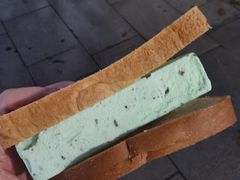 -詹爷爷乌节路街头冰淇淋