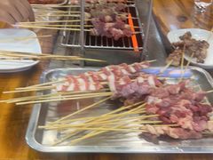 -哈尔滨小酒馆·鲜肉现穿自助烧烤(康新花园店)