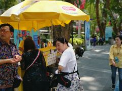 -詹爷爷乌节路街头冰淇淋