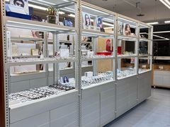 -无奔眼镜·蔡司·依视路授权店(朝阳大悦城店)