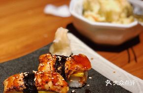 Foie Gras Mango Roll