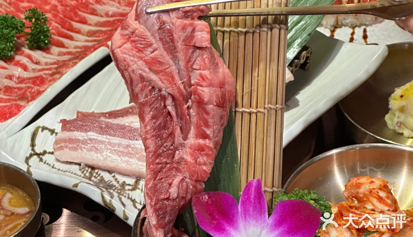这家烤肉店万圣节氛围💯