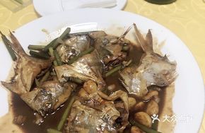 Braised Spanish Mackerel with Garlic