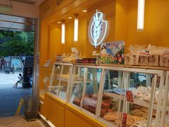 面包甜点陈列柜-嘉华饼屋JOY BAKERY(南屏街店)