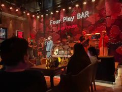 -FOUR PLAY BAR