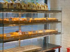 面包甜点陈列柜-可颂坊(凉城店)