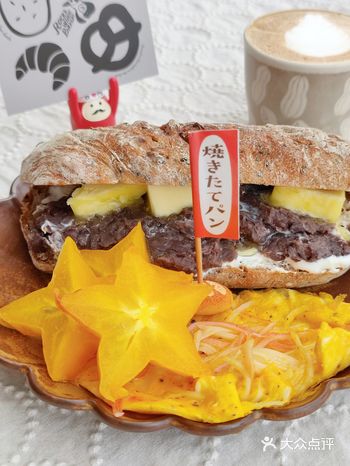 一人食早餐红豆法棍三明治蟹柳滑咖啡️