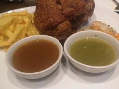 -Chom Cafe and Restaurant