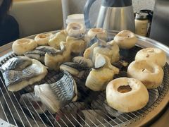 -围炉肉舍•炭烤活鳗•丹东海鲜烤肉(步行街店)