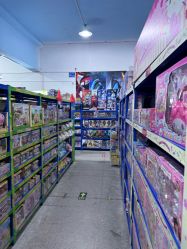 -逝水玩具折扣店