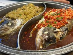 -阿瓦山寨·湘菜现炒·剁椒鱼头王(咸阳总店)