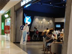 等位区-瑞幸咖啡(深圳来福士广场店)