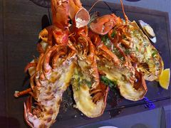 碳烤波士顿龙虾配混合时令蔬菜-YUE·6·西式融合餐厅(外滩六号店)