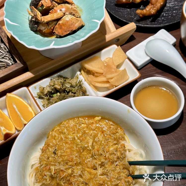 北方人总要吃一次蟹黄面吧🦀真是香迷糊了!