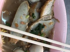 鱼丸鱼饼河粉清汤-榮泰米粉湯(Left Shop)