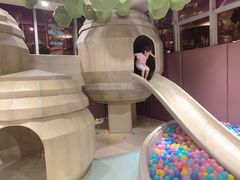 -水桶王国主题餐厅·聚会·生日派对·亲子活动·家庭套餐(亚龙湾希尔顿店)