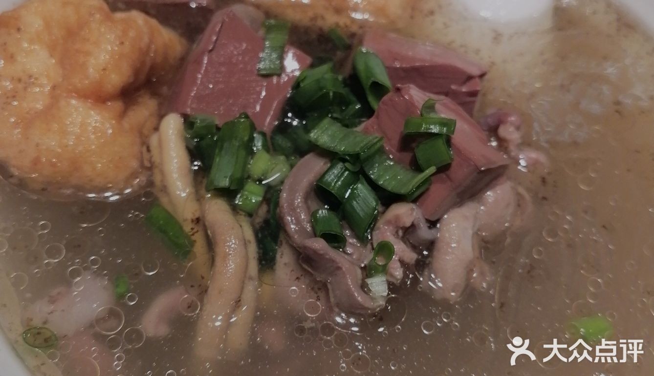 在大众点评上选择了一个双人套餐！两个女生可以吃的很饱！