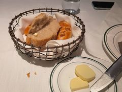 餐前包-Wolfgang’s Steakhouse 沃夫冈牛排馆(上海白玉兰广场店)