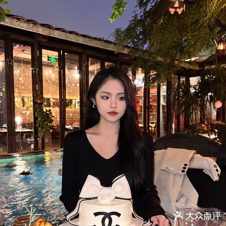 南宁探店|氛围感泳池餐厅
