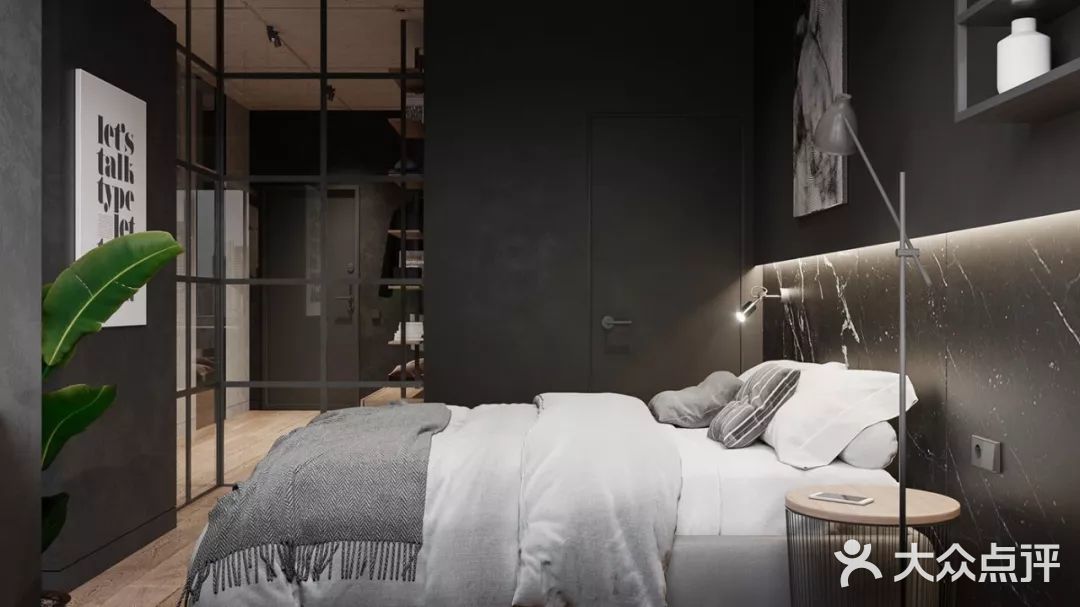 由于户型限制，厨房卫生间这边几乎无采光，设计师将卧室