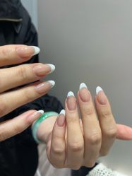 -花岐款式专研健康美甲沙龙