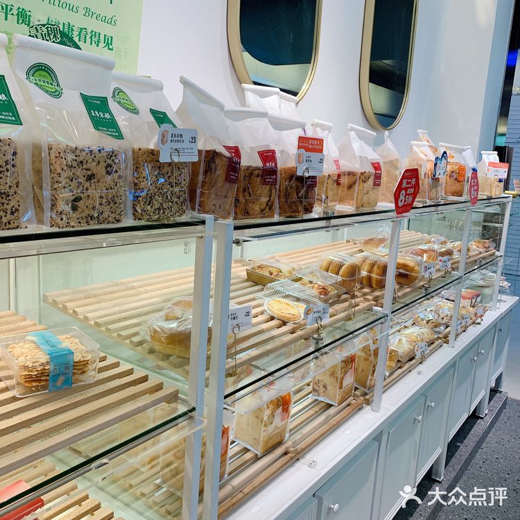 可以买来明天当早餐吃。六点多货架上已经很空了