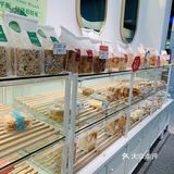 可以买来明天当早餐吃。六点多货架上已经很空了