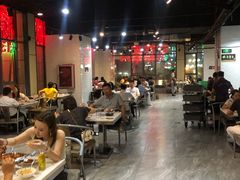 大堂-凤凰路何眼镜香辣蟹(花果园店)