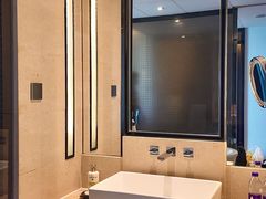 -三亚湾海居铂尔曼度假酒店