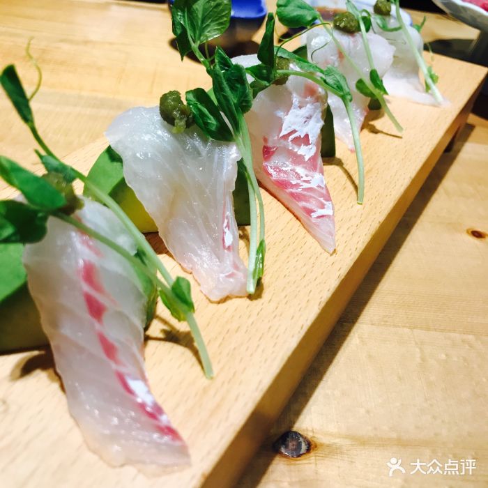 油梨白身鱼刺身