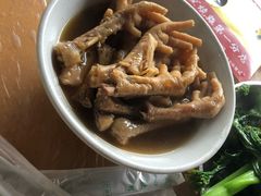 鲍鱼汁鸡爪-满記土窑烧鷄波浪山莊