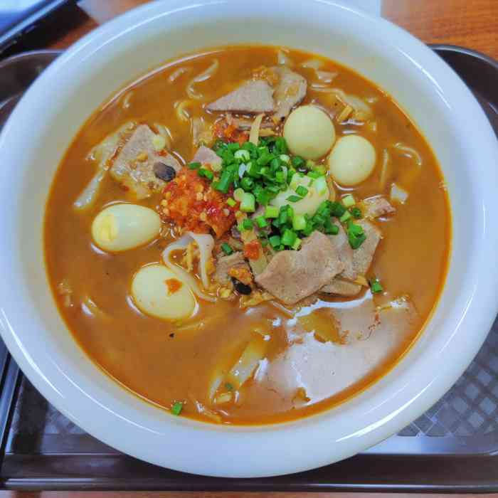 听老南宁的推荐~吃最正宗的南宁老友粉一定要吃北泉姐老友粉!