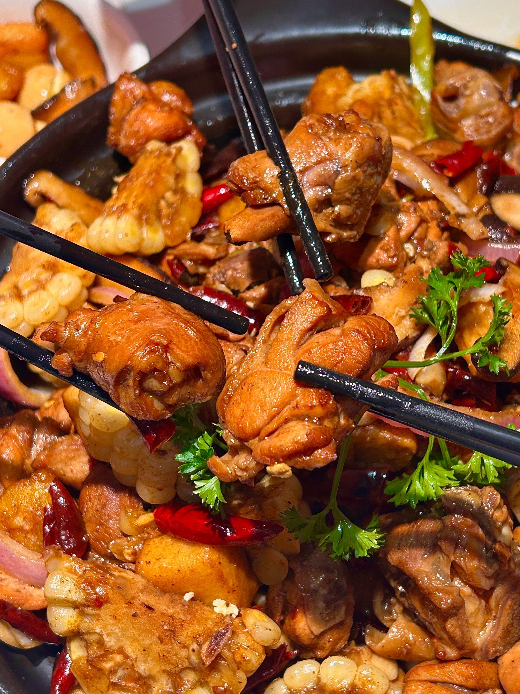 洛阳老城义勇街!吃到了超好吃的麻辣炒鸡!