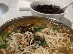 -正宗杨记普洱酸醋米线(总店)